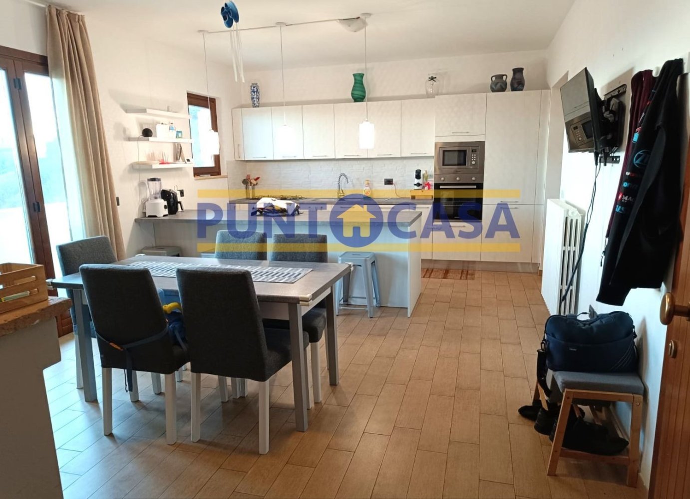 4-salle Appartement à Teramo, Italy No. 12066
