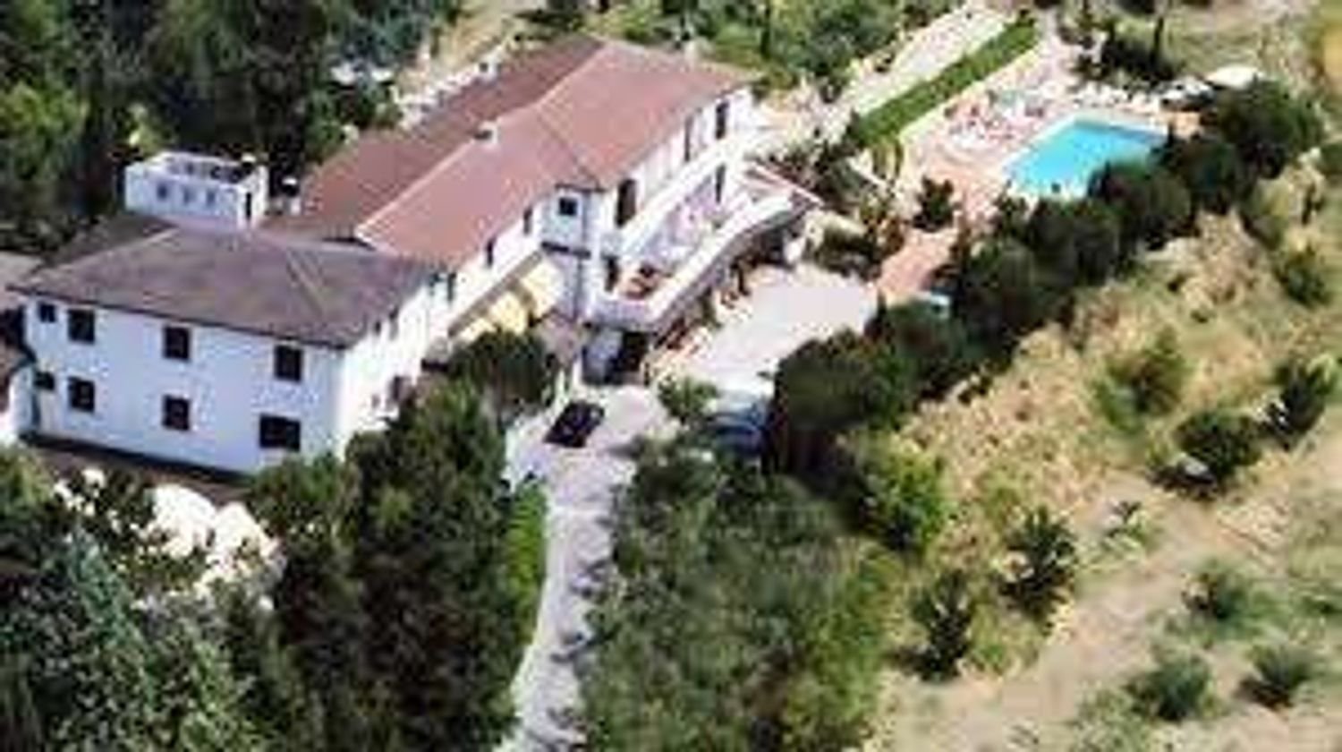 Отель, гостиница 2000м² в Маджоне, Италия № 85246