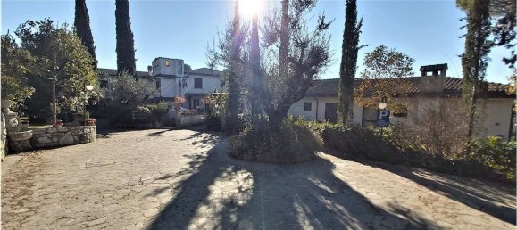 Отель, гостиница 2000м² в Маджоне, Италия № 85246 4