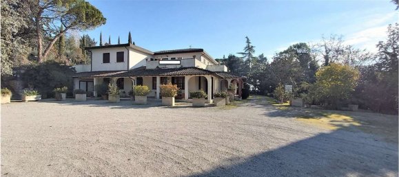 Отель, гостиница 2000м² в Маджоне, Италия № 85246 28