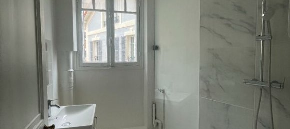 2 bedrooms Apartment in Courbevoie, France No. 176604 12