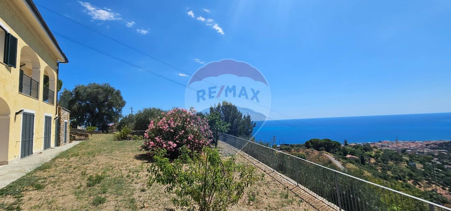 6-salle Villa à Sanremo, Italy No. 261612