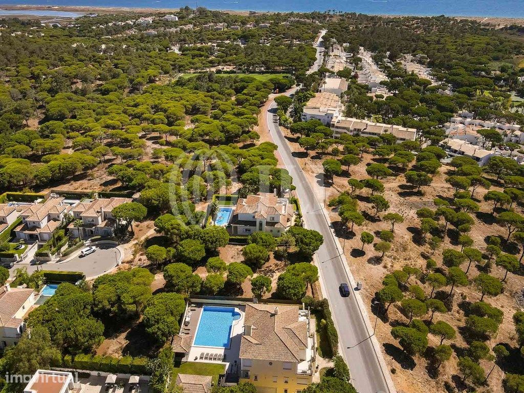 Terrain à Almancil, Portugal 890m² No. 67841