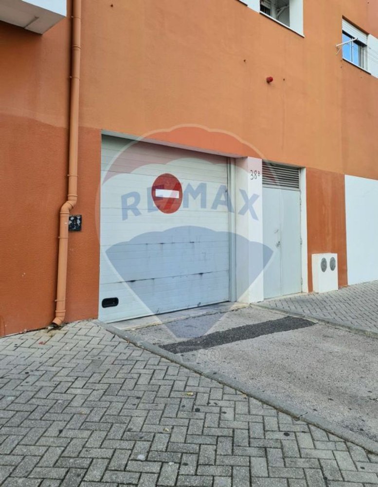  مرآب في Almada, Portugal 12متر مربع رقم 54523