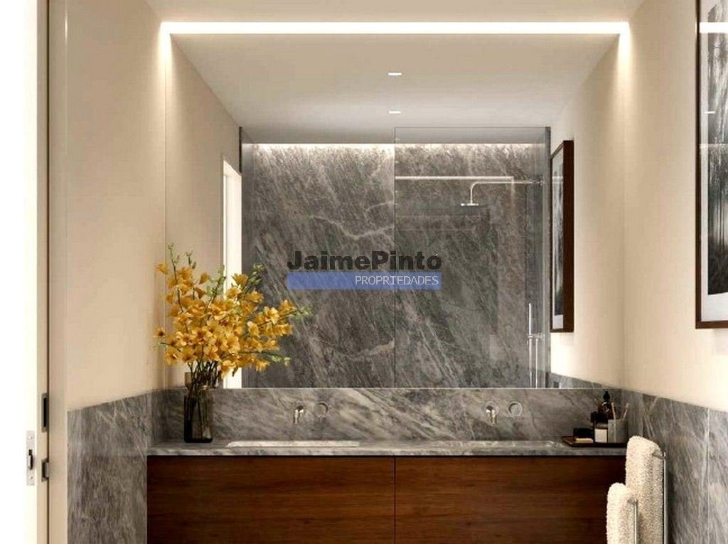 3 bedrooms Apartment in Porto, Portugal No. 111200