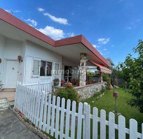 4 bedrooms Villa in Simeri Crichi, Italy No. 210467