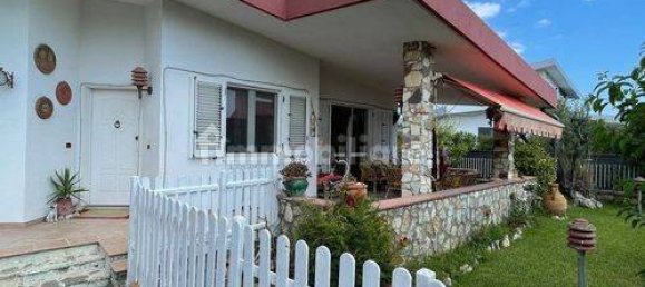 4 bedrooms Villa in Simeri Crichi, Italy No. 210467 4