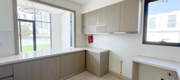 4 Schlafzimmer Villa in Al Furjan, UAE, Nr. 64339 5