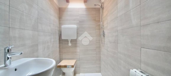 Квартира с 2 комнатами в Реджо Эмилия, Италия № 2449 38