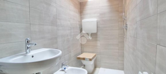 Квартира с 2 комнатами в Реджо Эмилия, Италия № 2449 25