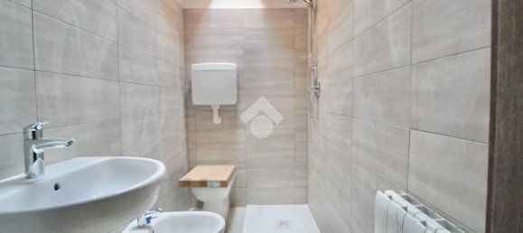 Квартира с 2 комнатами в Реджо Эмилия, Италия № 2449 39