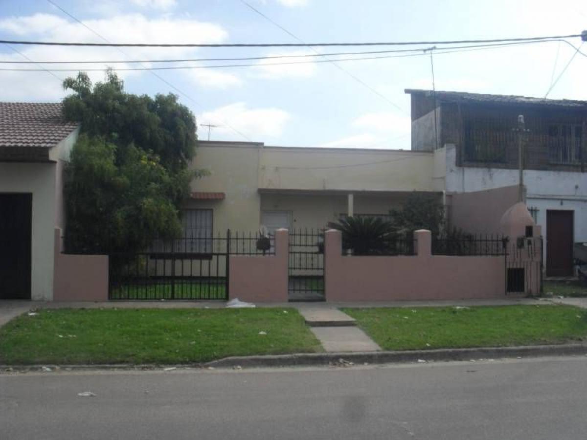 2 bedrooms House in Lanus, Argentina No. 18450