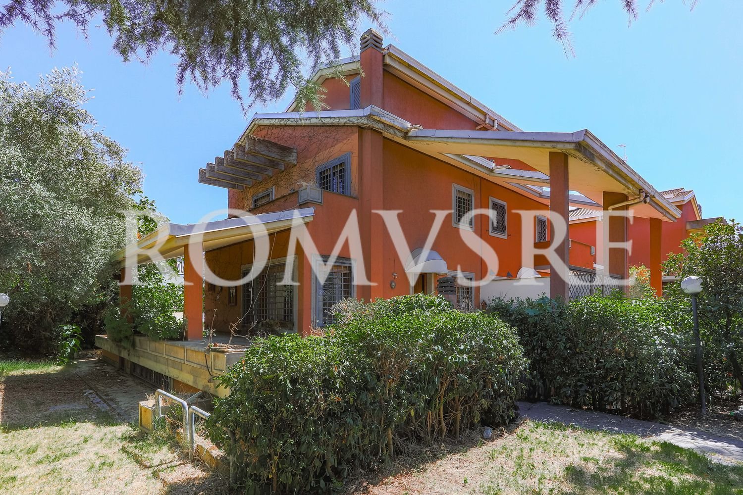 5 rooms Villa in Rome, Italy No. 300099