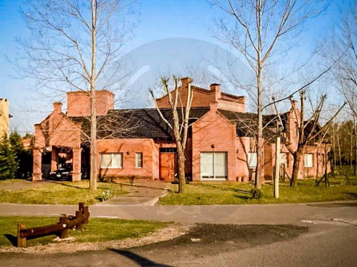 3 bedrooms House in Pilar, Argentina No. 73823