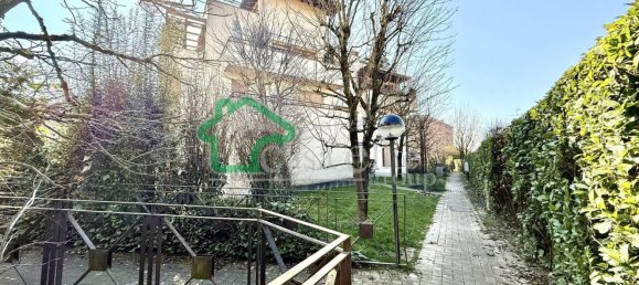 3 rooms Apartment in Crema, Italy No. 207548 2