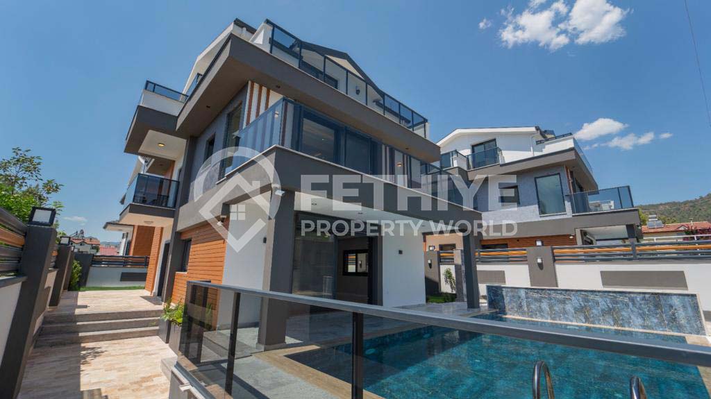 Villa 5+1 à Fethiye, Turkey No. 22684