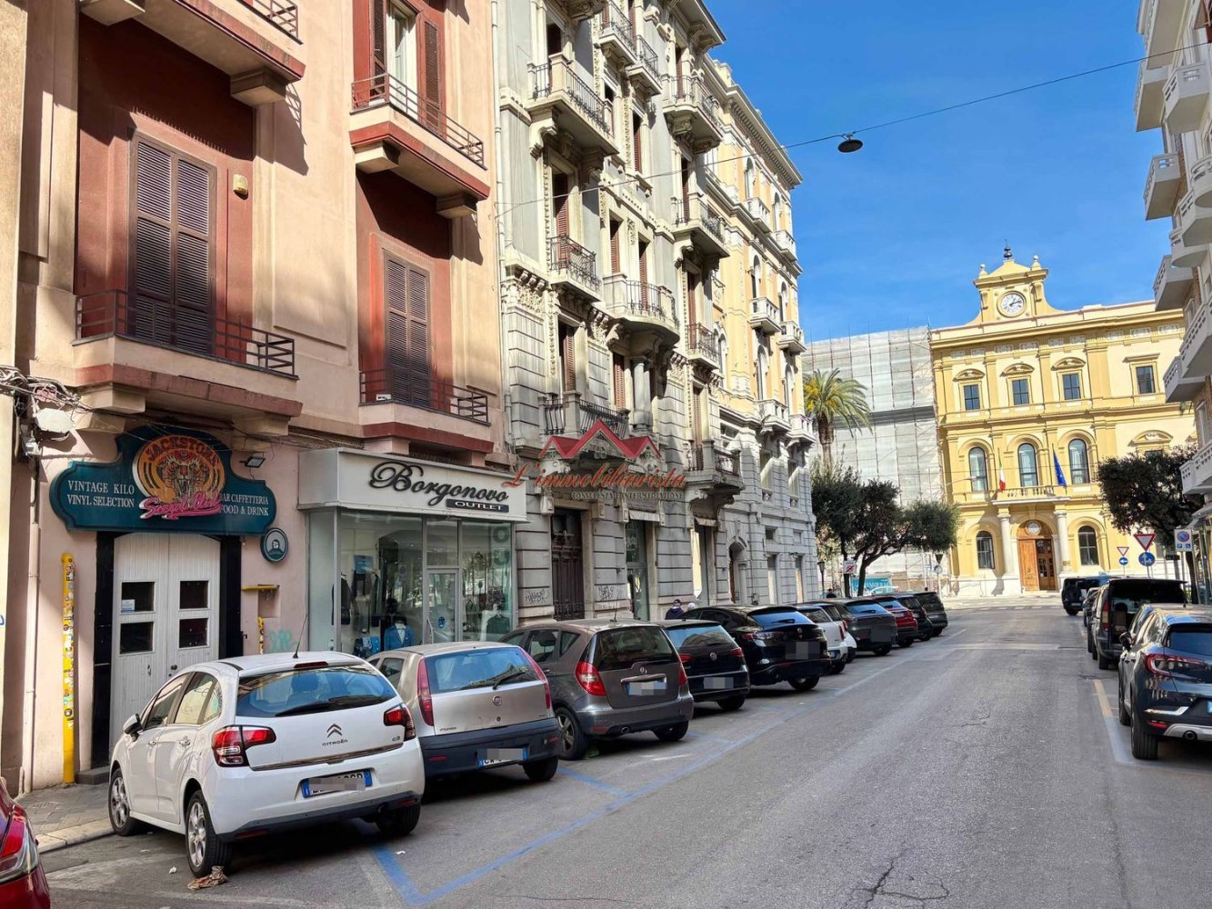  عقار تجاري في Bari, Italy 200متر مربع رقم 35429
