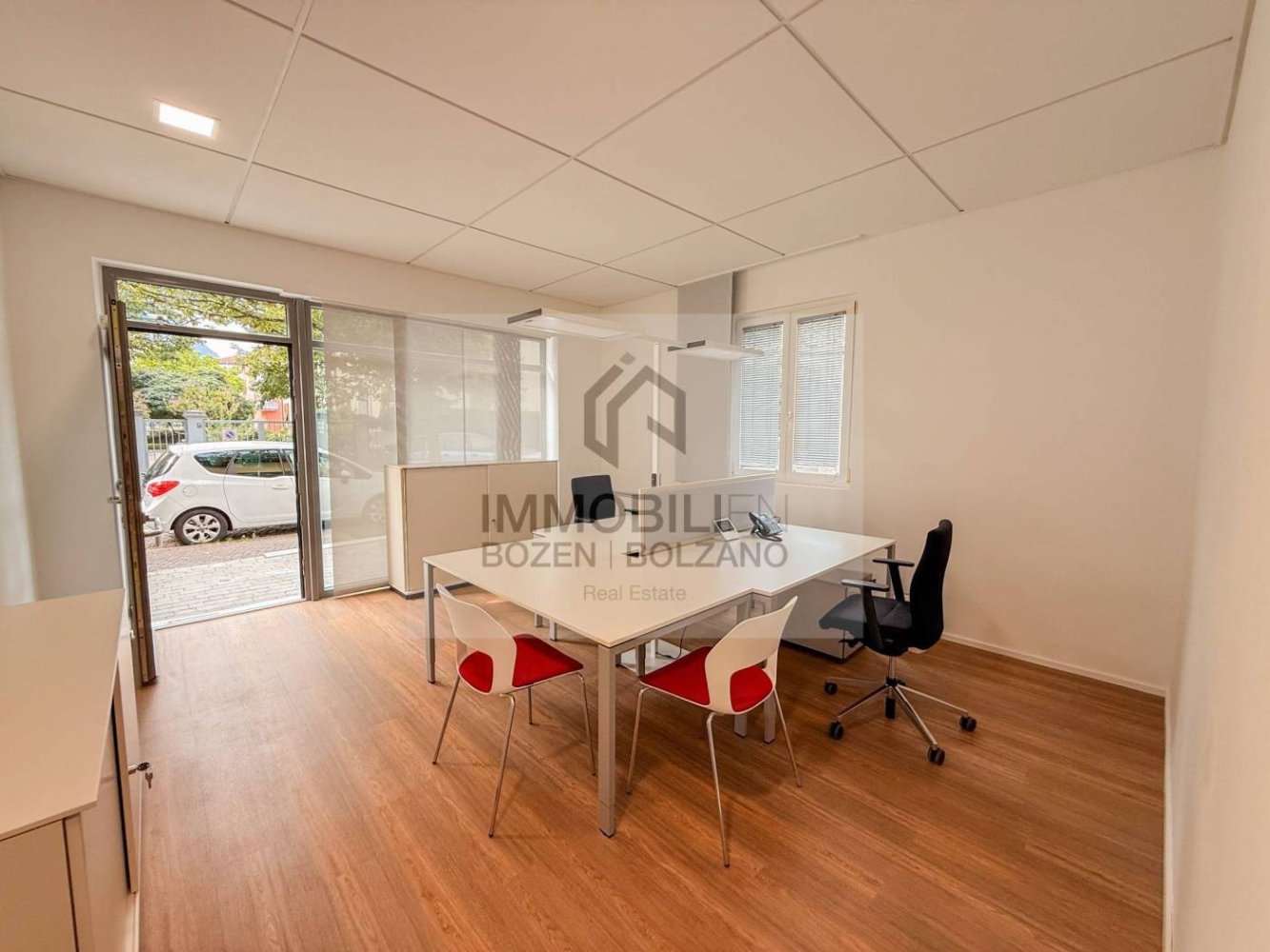 Oficina de 2 habitaciónes en Trentino-Alto Adige, Italy No. 349296