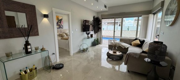 3 bedrooms Villa in Alicante, Spain No. 177097 3