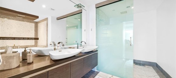 1 غرف نوم عقار تجاري في Miami, الولايات المتحدة رقم 615399 3
