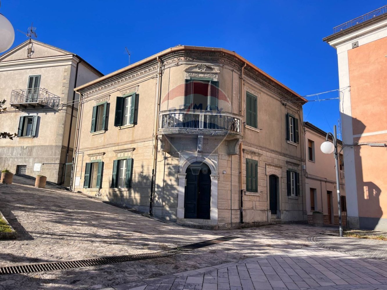 Casa de 7 habitaciónes en Casalciprano, Italy No. 83069