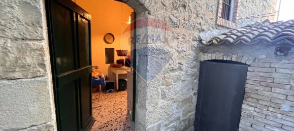 Casa de 7 habitaciónes en Casalciprano, Italy No. 83069 11