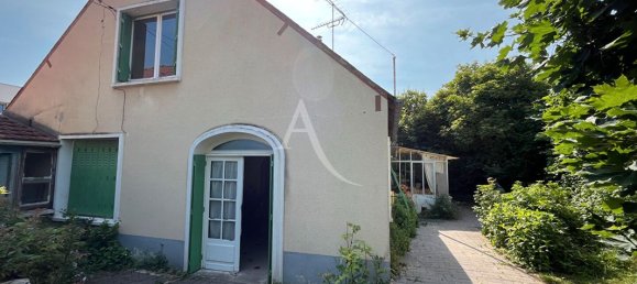 3 bedrooms House in Checy, France No. 51128 11