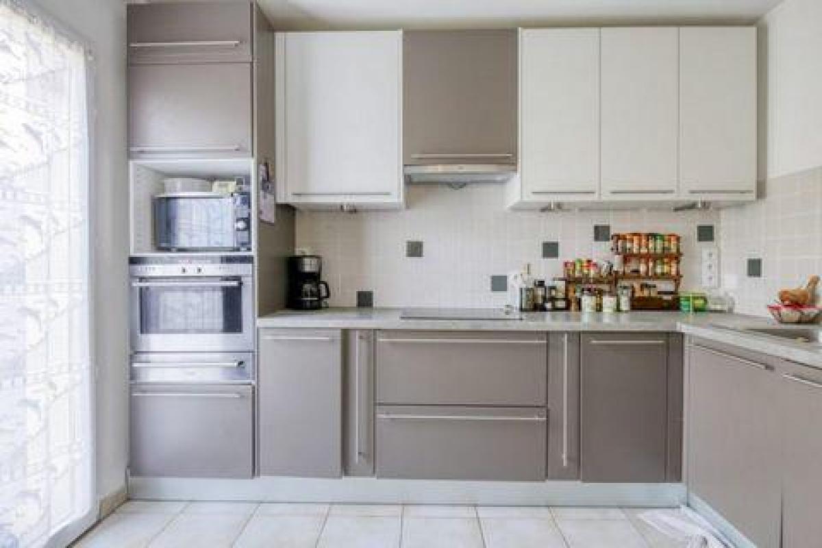 2 bedrooms House in La Celle, France No. 26046