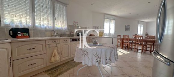 Villa de 4 dormitorios en Barjac, France No. 279184 12