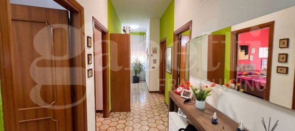 4 rooms Apartment in Isernia, Italy No. 267521 2