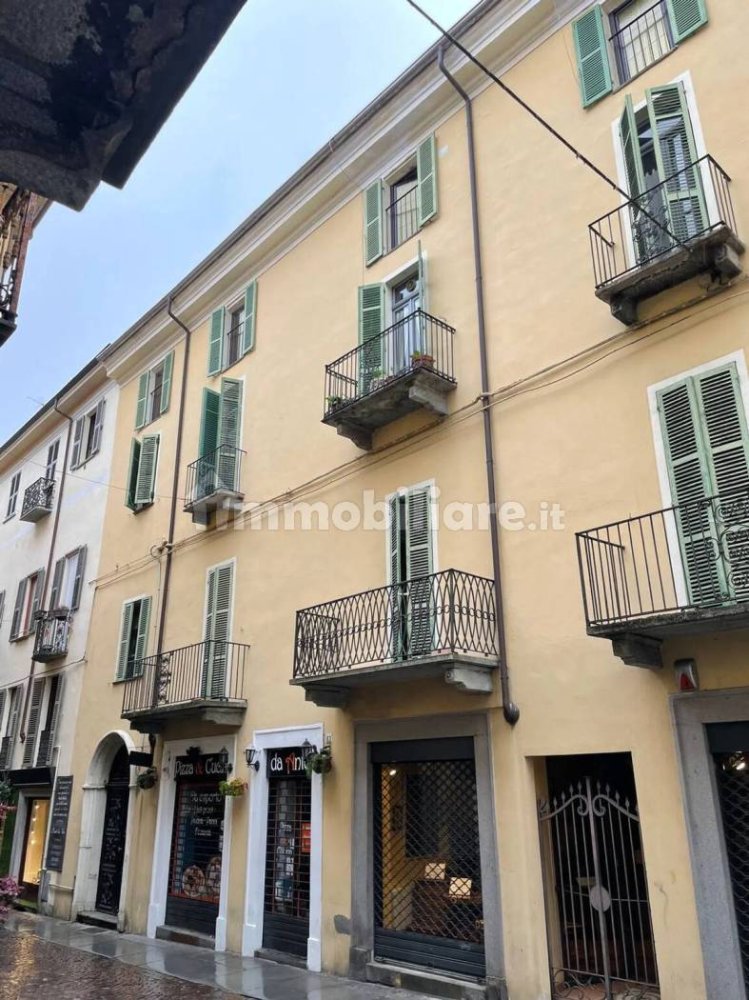 4 bedrooms Apartment in Biella, Italy No. 228377
