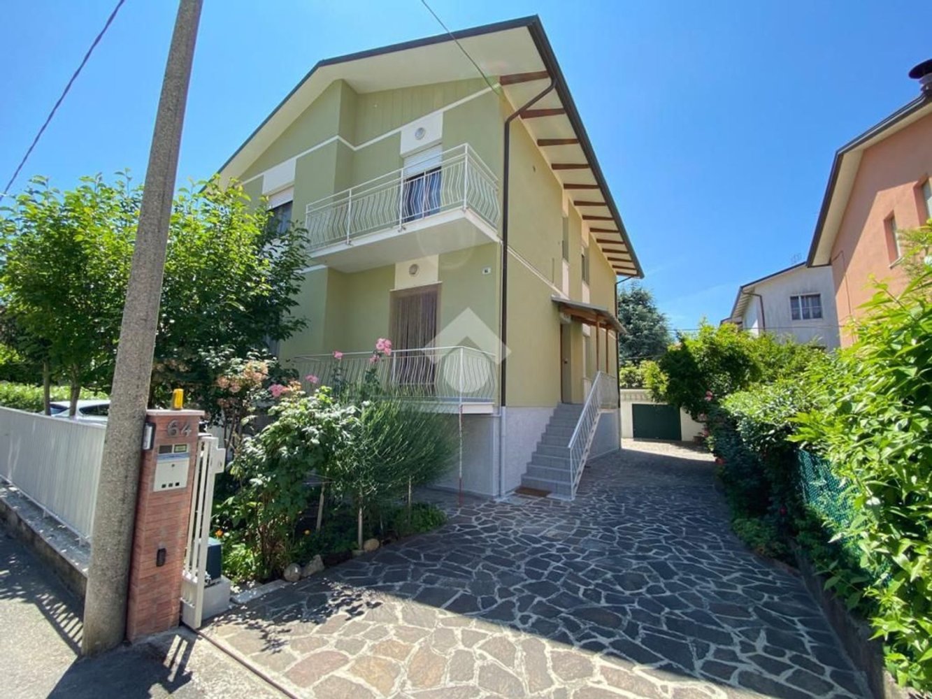 8 rooms House in Cesena, Italy No. 15935