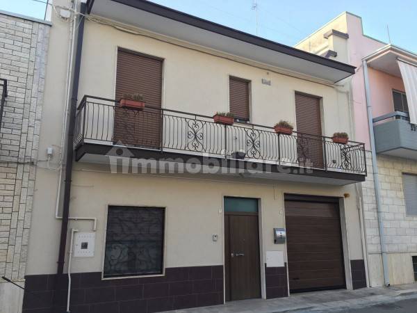 3 bedrooms House in Acquaviva delle Fonti, Italy No. 267752