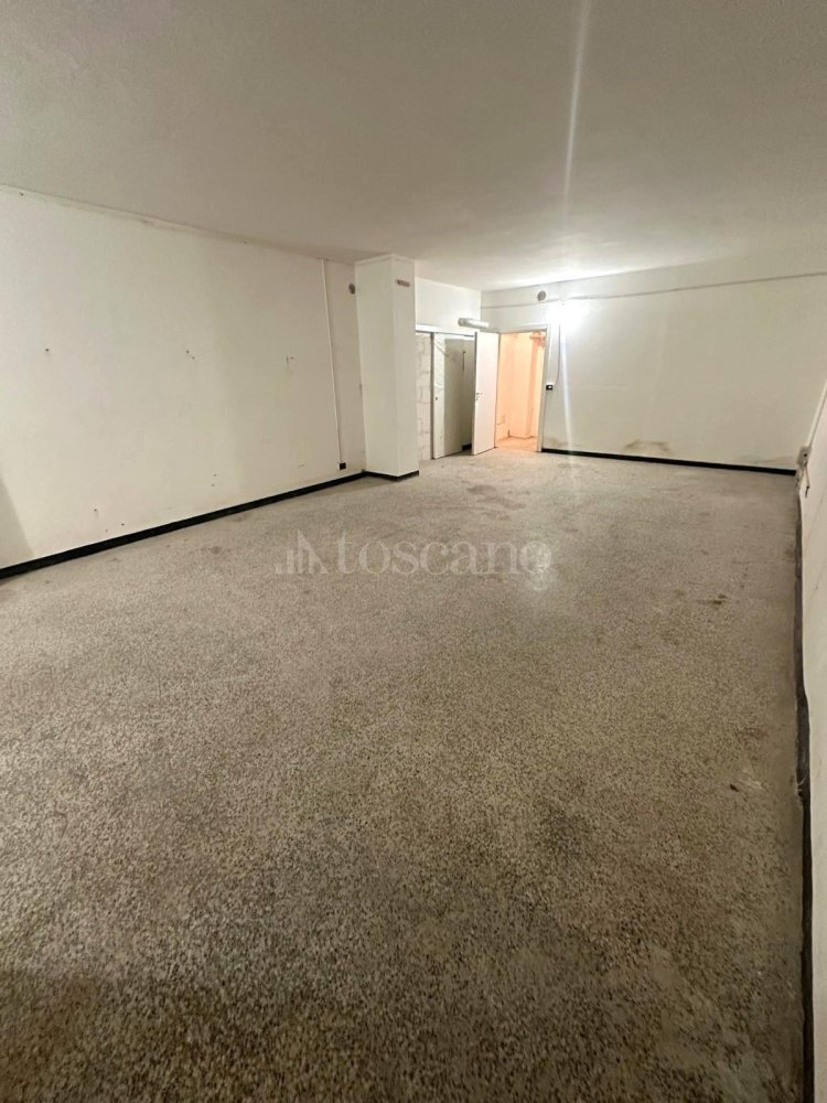 3 rooms Warehouse in Genoa, Italy No. 166079