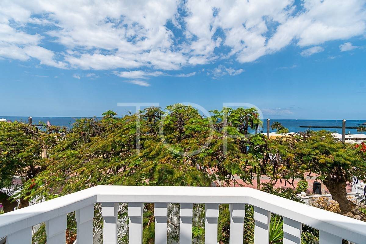 3 bedrooms Townhouse in Adeje, Spain No. 125146