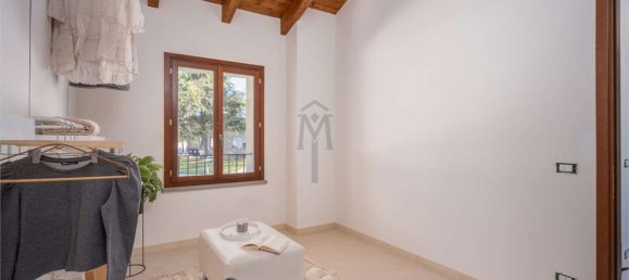 4-salle Appartement à Viano, Italy No. 174582 13