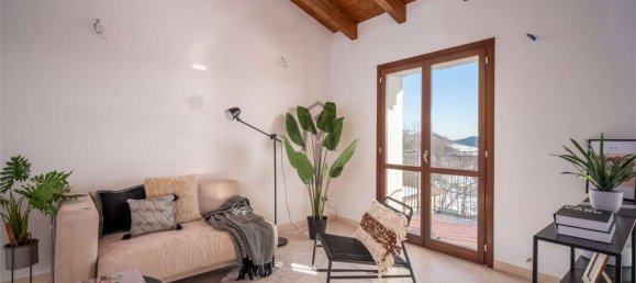 4-salle Appartement à Viano, Italy No. 174582 3