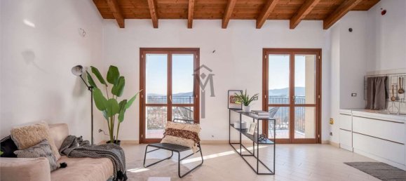 4-salle Appartement à Viano, Italy No. 174582 2