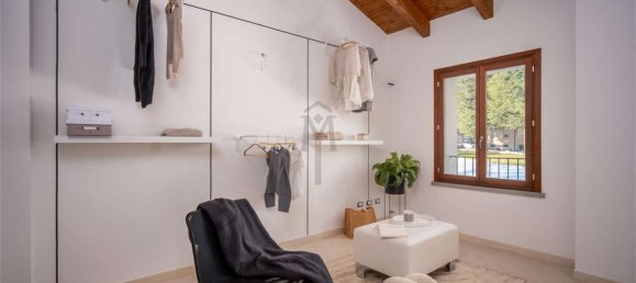 4-salle Appartement à Viano, Italy No. 174582 12