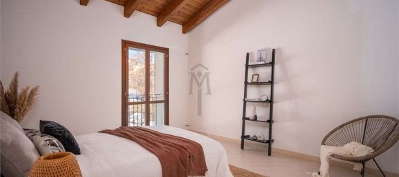 4-salle Appartement à Viano, Italy No. 174582 11