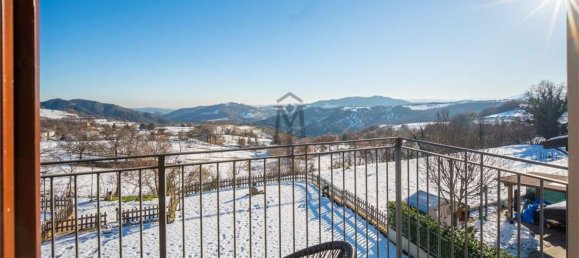 4-salle Appartement à Viano, Italy No. 174582 7