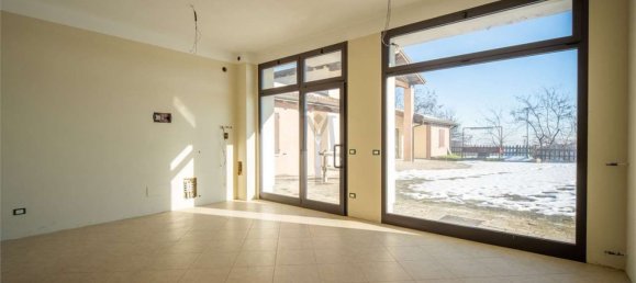 4-salle Appartement à Viano, Italy No. 174582 17