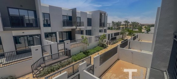 Moradia em banda T4 em Dubai Land, UAE N.º 28581 12