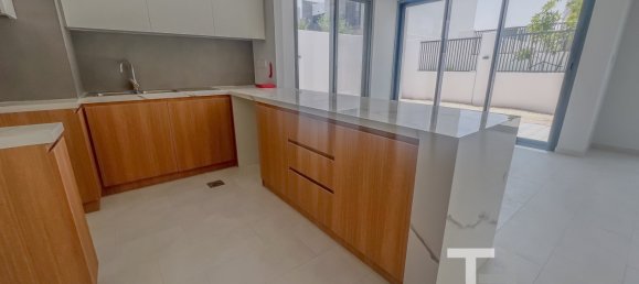 Moradia em banda T4 em Dubai Land, UAE N.º 28581 4