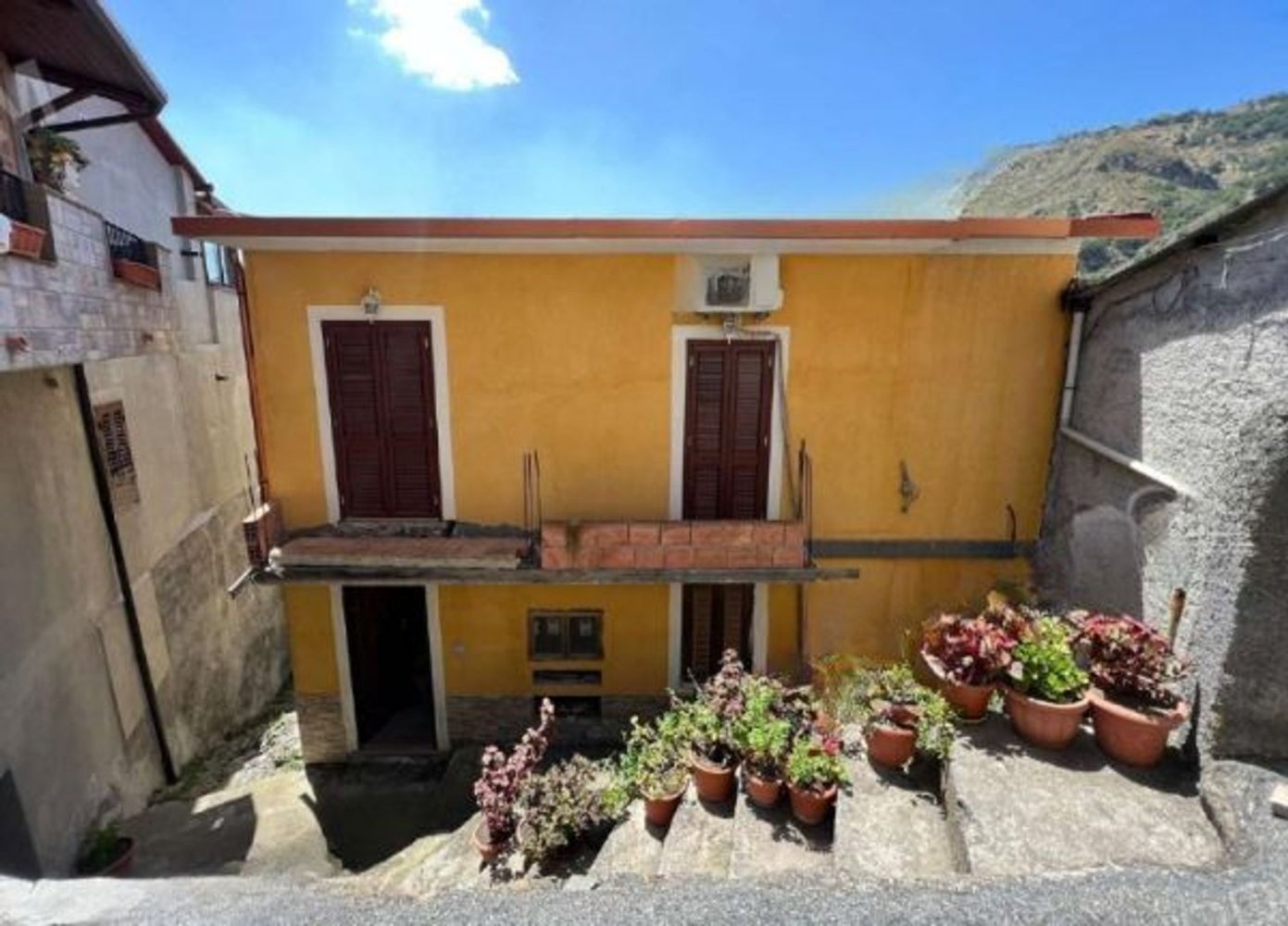 6 rooms House in Mongiuffi Melia, Italy No. 43044