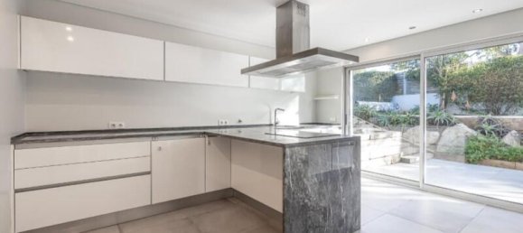 5 bedrooms Villa in Cascais, Portugal No. 198766 13