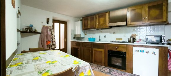 4 rooms Duplex in Carrara, Italy No. 45641 7