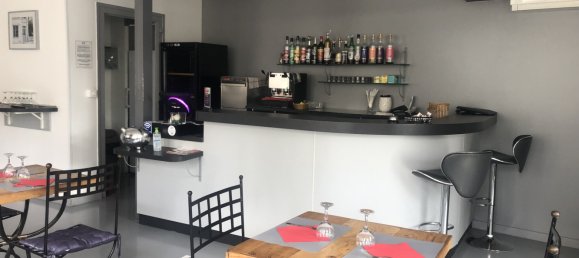 120m² Commercial property in Tours, France No. 64017 3