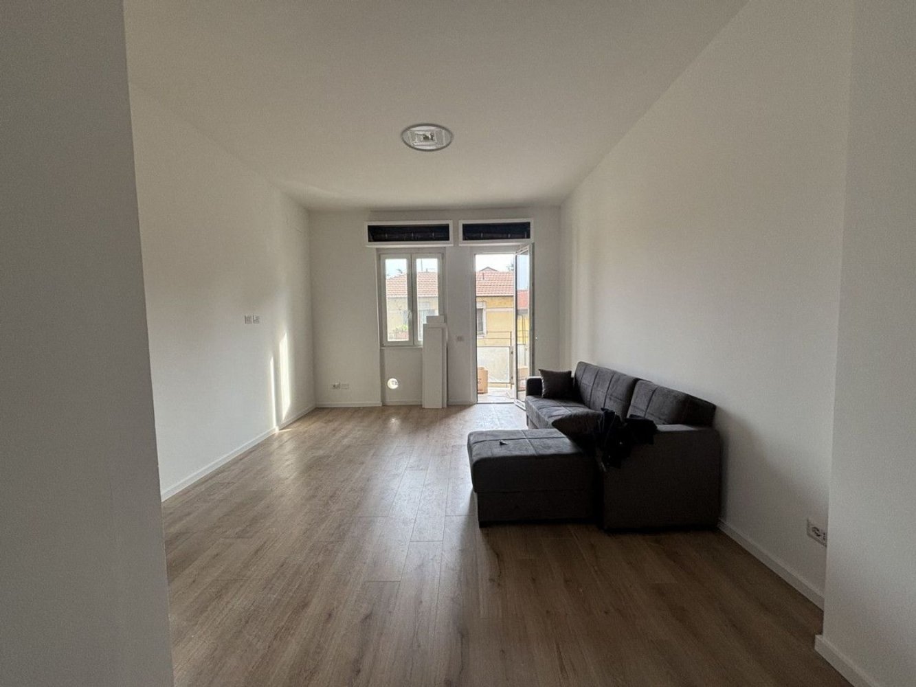 Apartamento de 2 dormitorios en Legnano, Italy No. 390947