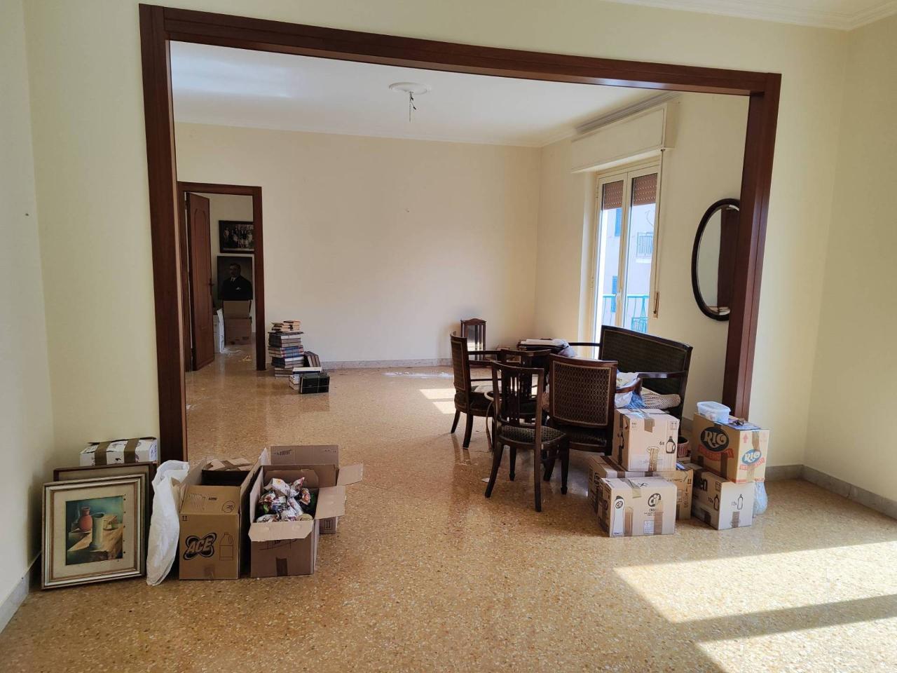 5 rooms Apartment in Palermo, Italy No. 168092